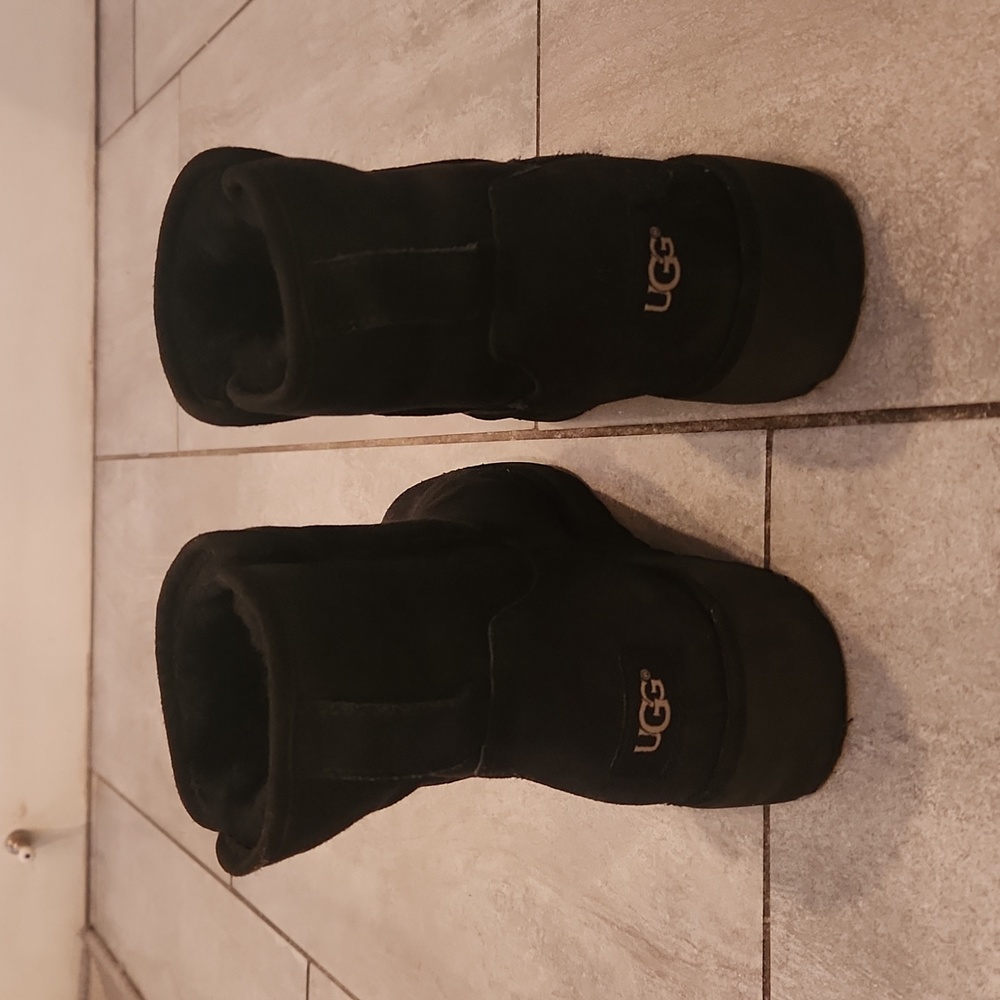 Women's Ugg black boots 7.5 great condition,  authentic